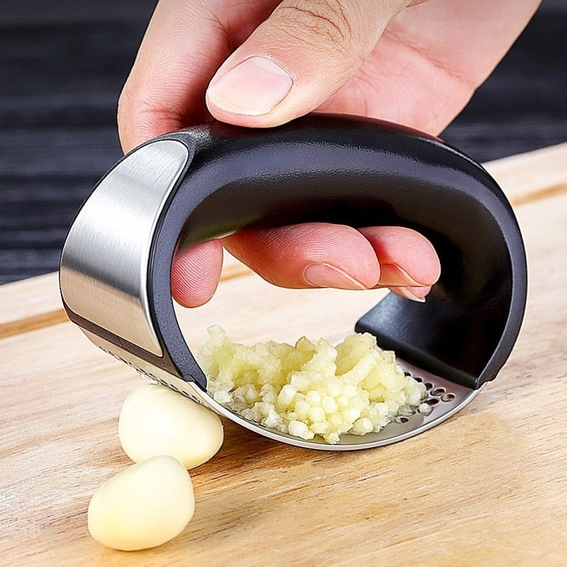 Manual Portable Garlic Presser Multi-function Stainless Steel Garlic Presses Curved Garlic Grinding Slicer Chopper Gadgets Tool